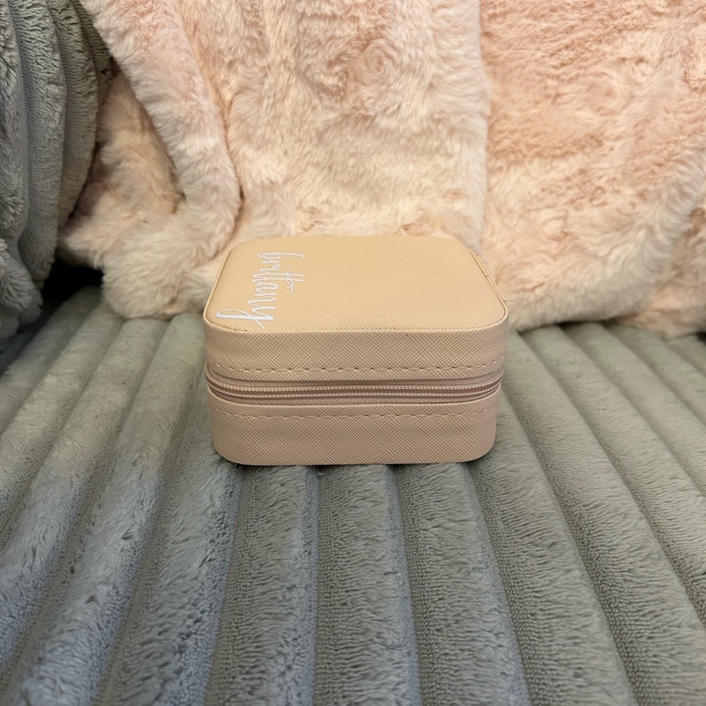 Travel Nude Pink Jewelry Case Box with “Brittany” vinyl lettering NWOT - Picture 2 of 6